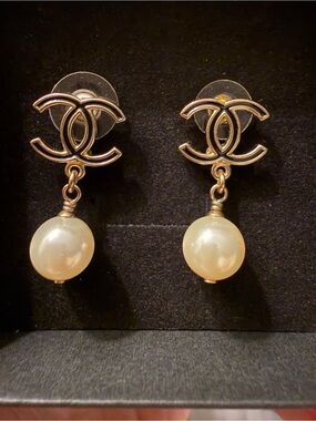 CHANEL Gold-Tone CC Pearl Drop Earrings - Ivory